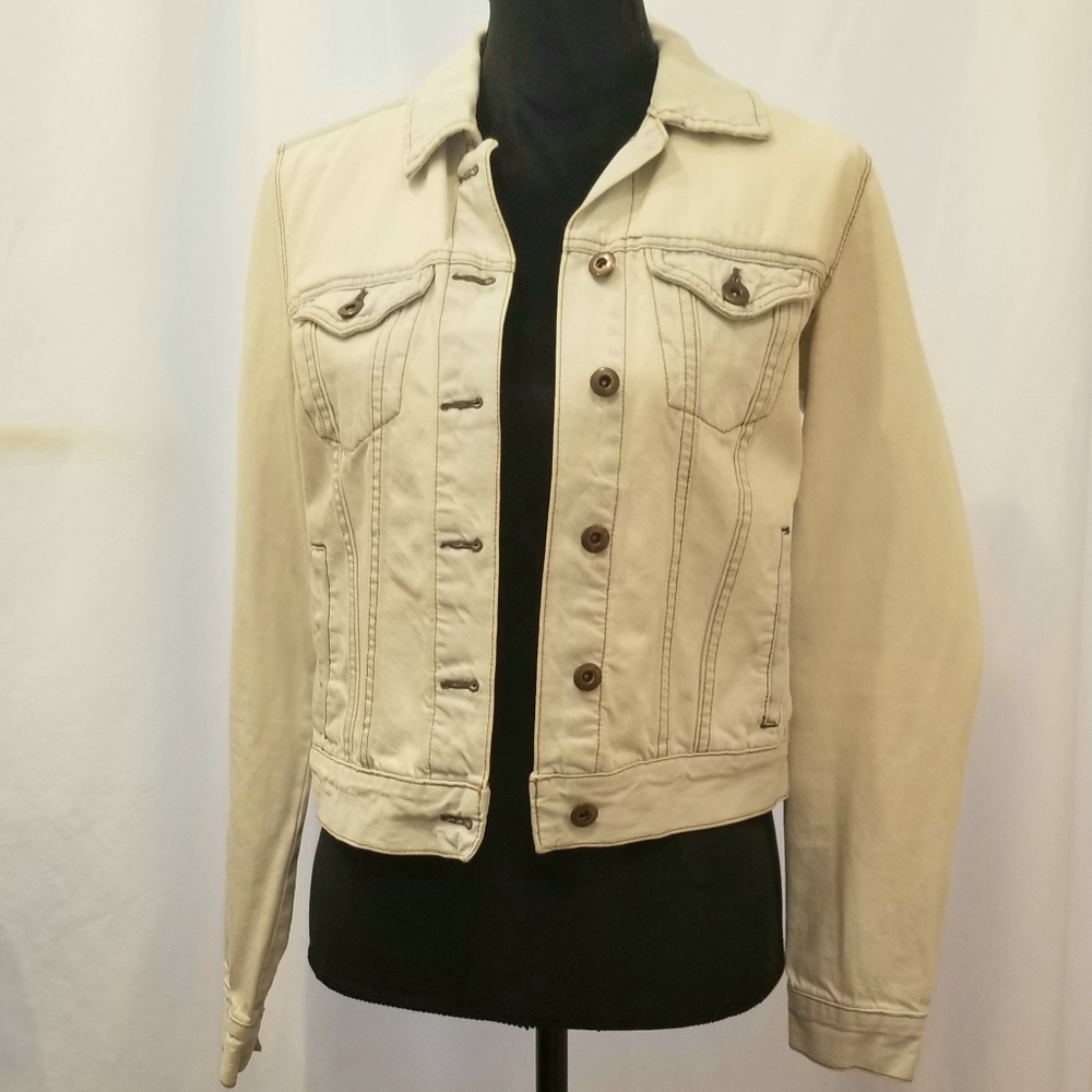 Light washed jean jacket